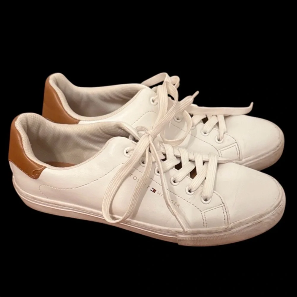 Tommy Hilfiger Women's White and Tan Sneakers | 8M - Picture 5 of 10